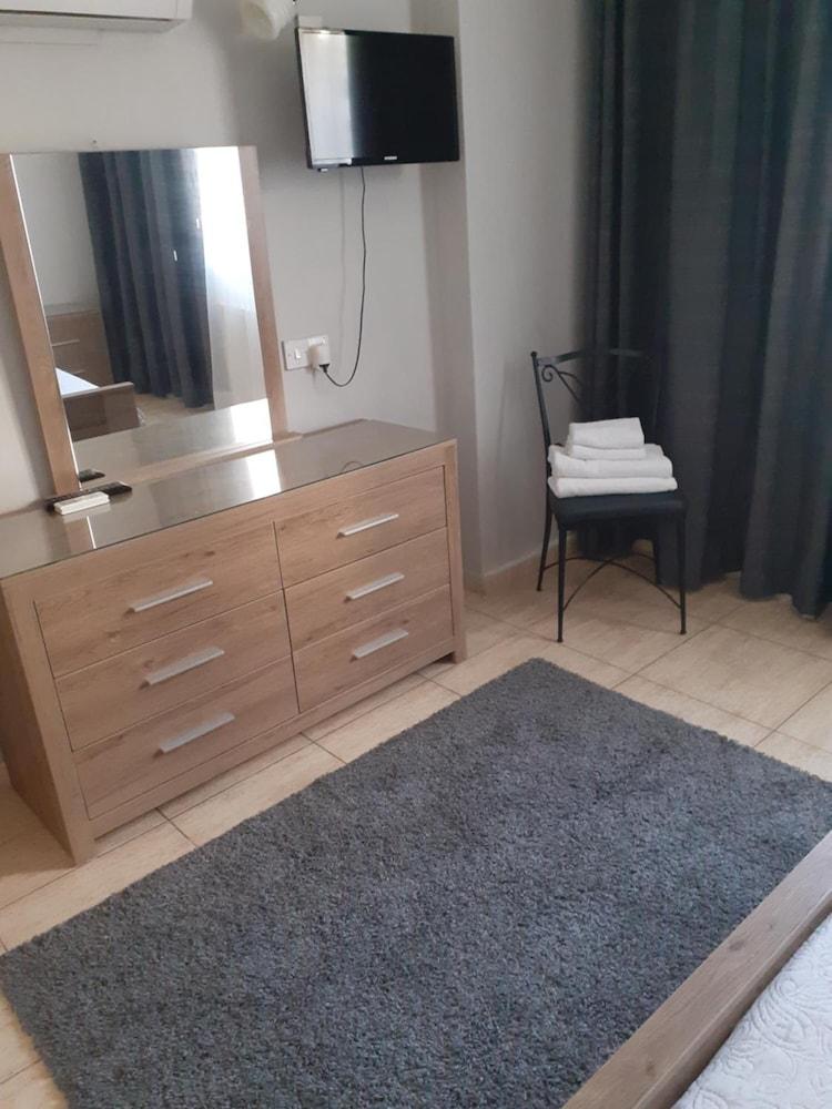 Irenes Tourist Apartments ليماسول المظهر الخارجي الصورة