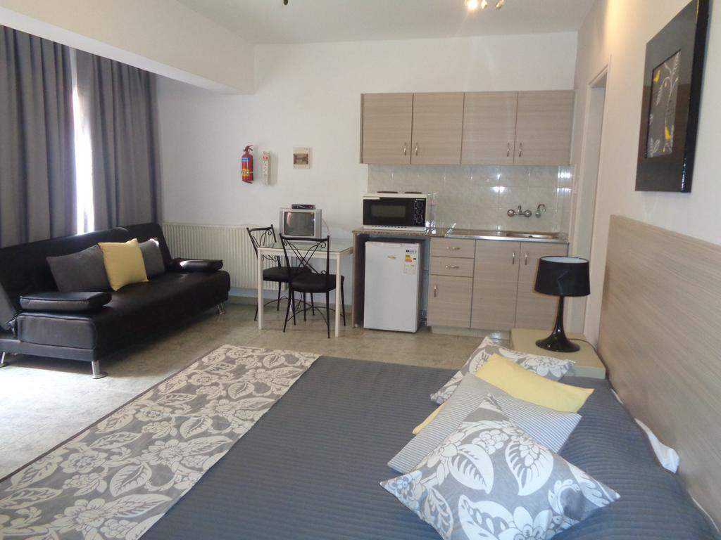 Irenes Tourist Apartments ليماسول المظهر الخارجي الصورة