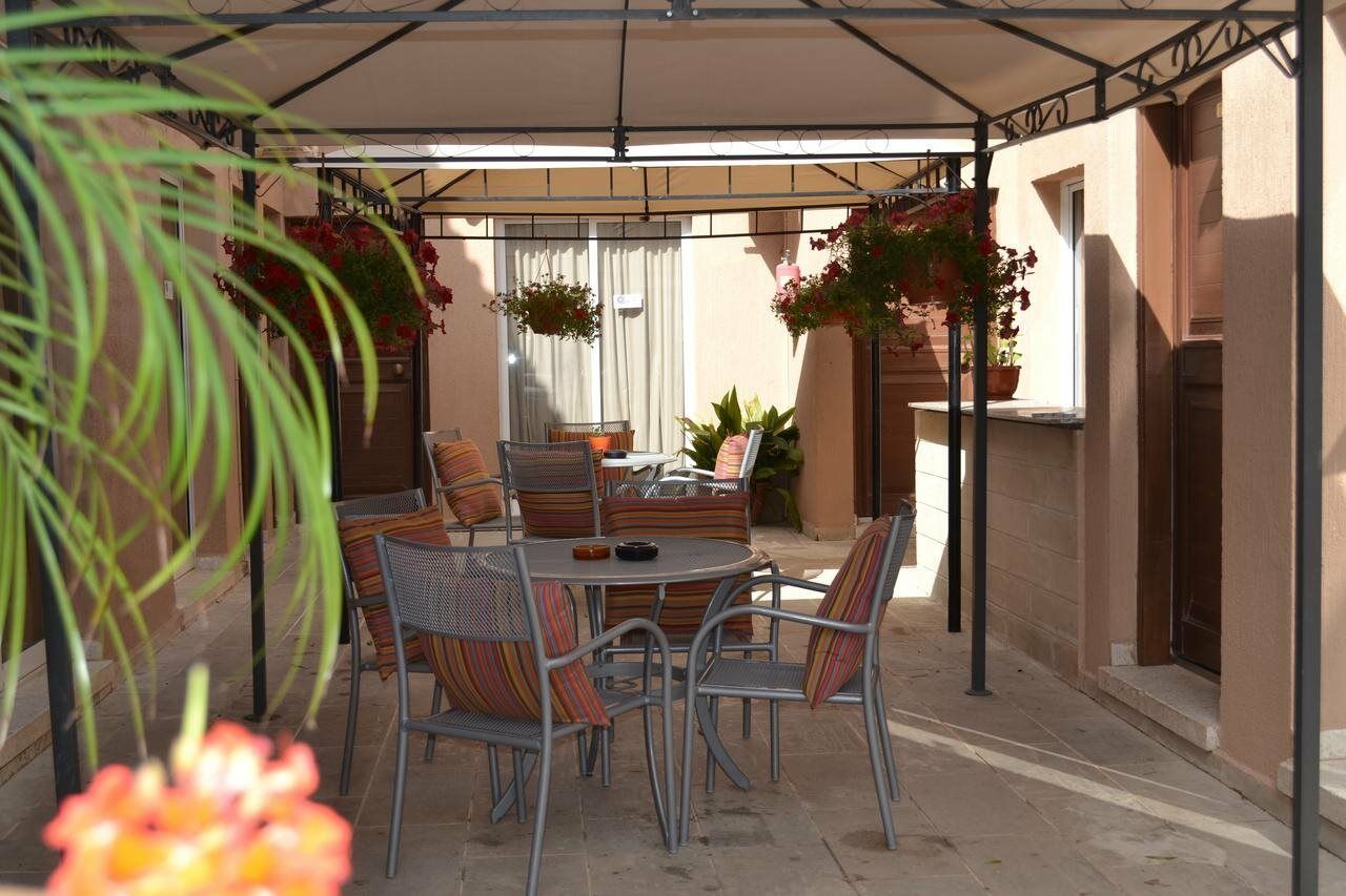 Irenes Tourist Apartments ليماسول المظهر الخارجي الصورة
