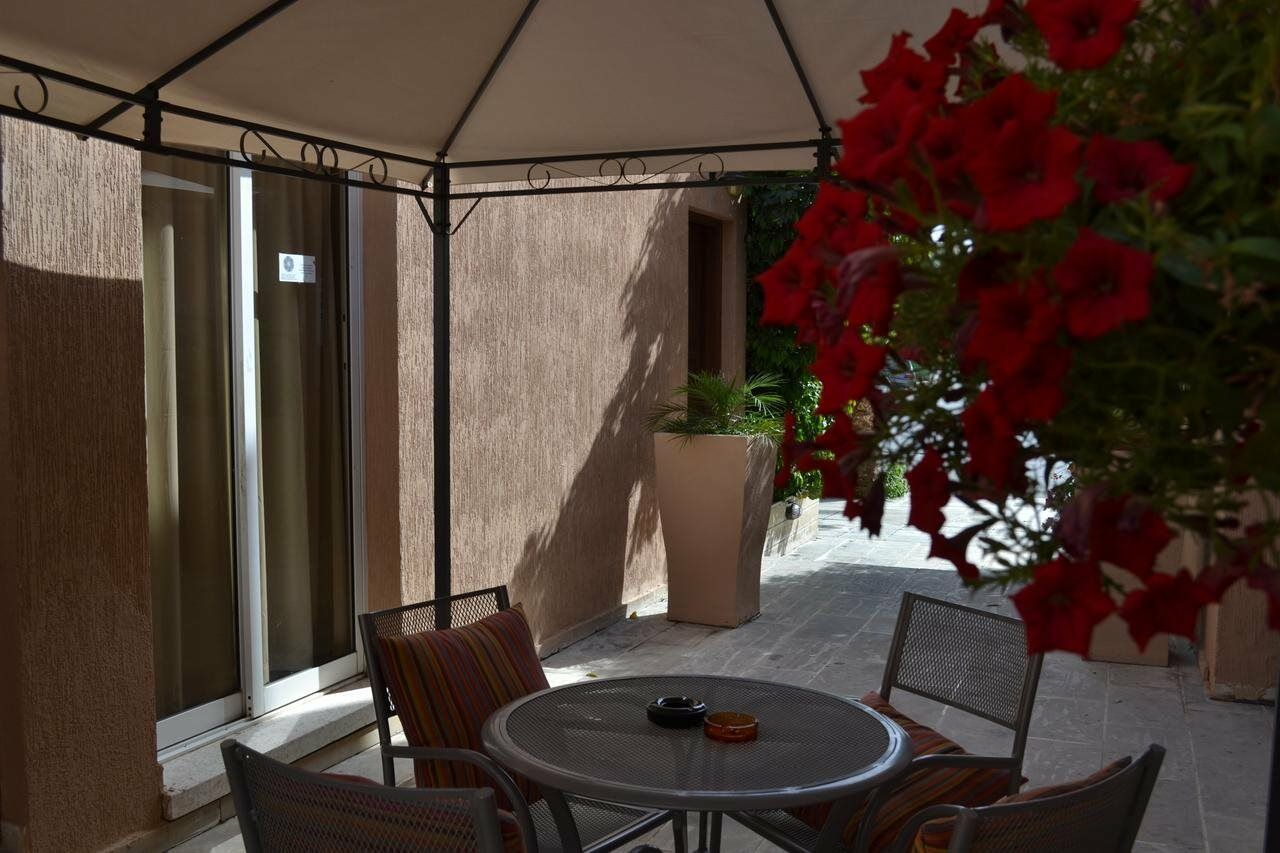 Irenes Tourist Apartments ليماسول المظهر الخارجي الصورة